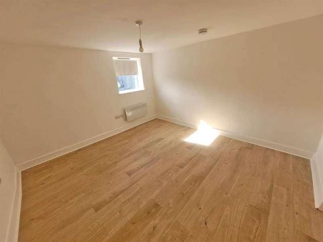 Flat D High Street, Bedford, MK40