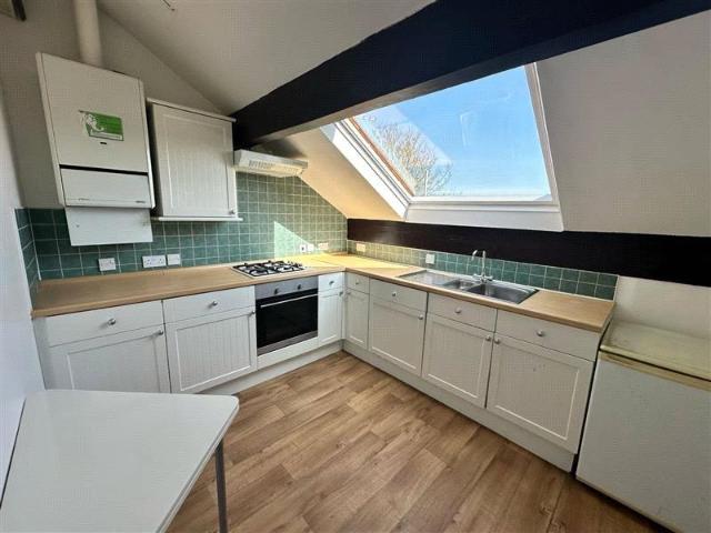 Flat D, Leeds Road, Guiseley, Leeds 2 bed apartment to rent £795 pcm £183 pw