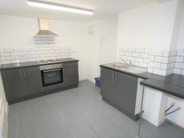 Flat d Lichfield Street, Stone, ST15 8NA Studio to rent £495 pcm £114 pw