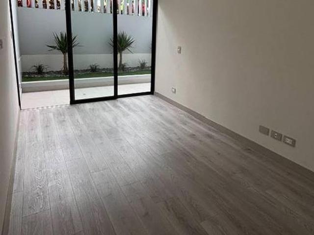 Flat de estreno frente a parque en Surco con entrega inmediata