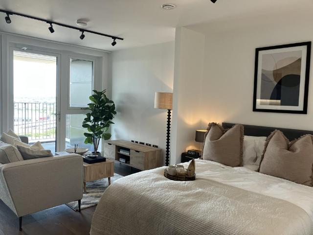 Flat E201, Mitre Yard, 104 106 Scrubs. Studio to rent £2,100 pcm £485 pw