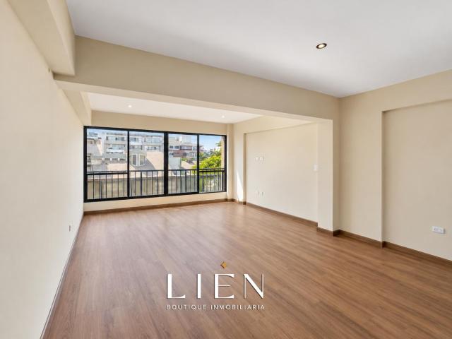 Flat en venta de 3 dormitorios de estreno en Chacarilla