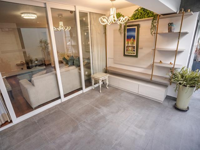 Flat en Venta en Santiago de Surco – 1er Piso, Terraza con Parrilla y Ubicación Exclusiva Oportunidad por Viaje