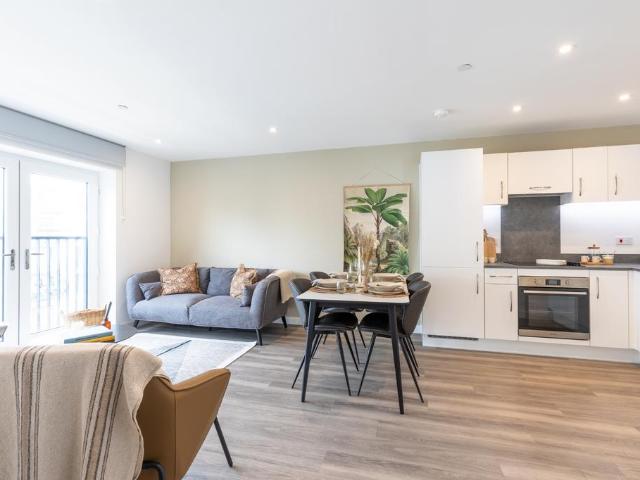Flat F15, Sherborne Place. 2 bed flat to rent £1,600 pcm £369 pw