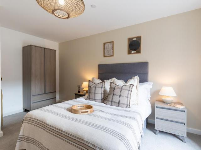 Flat F24, Sherborne Place. 1 bed flat to rent £1,225 pcm £283 pw