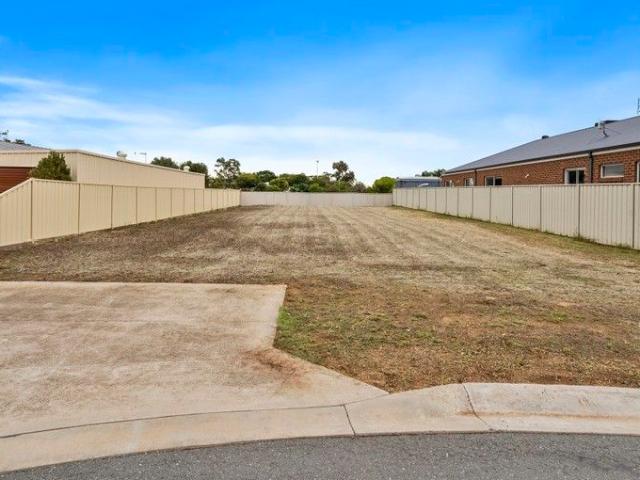 Flat, Fully Serviced Block Close to the Murray River