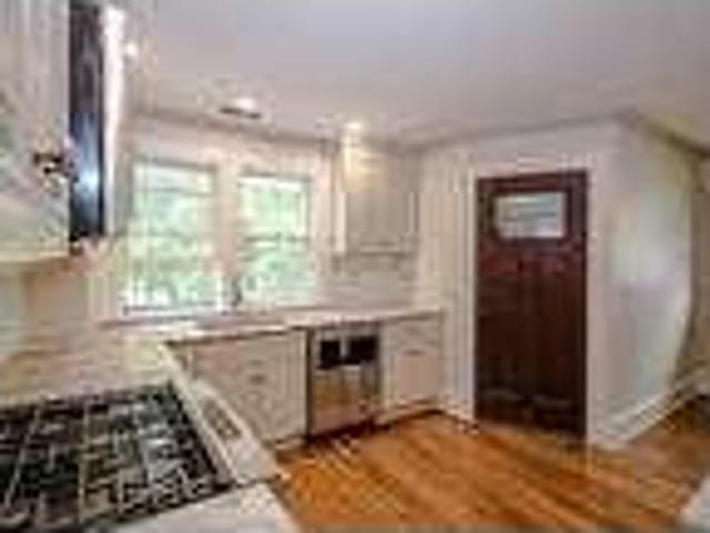 Flat For Rent In Newton, Massachusetts