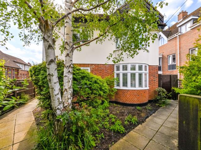 Flat for Rent in Balaclava Road | Foxtons