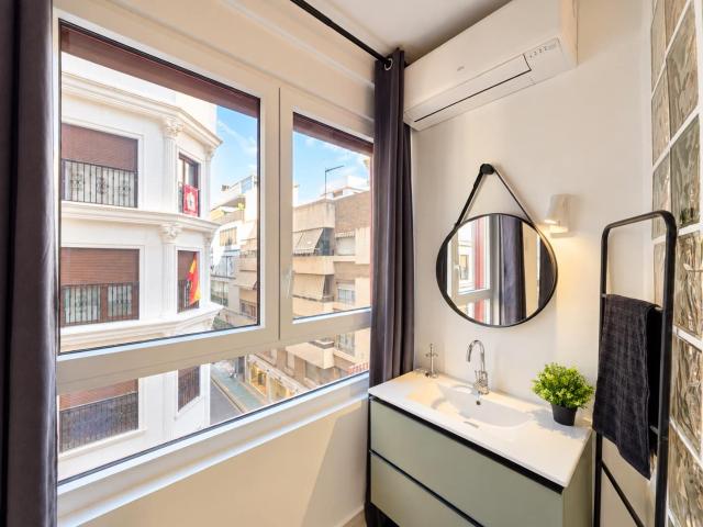 Flat for rent in Barrio del Centro, Alicante / Alacant city, Alicante
