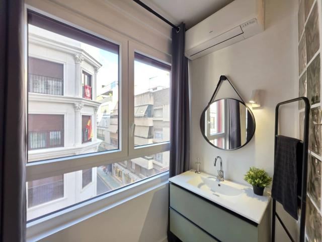 Flat for rent in Barrio del Centro, Alicante / Alacant city, Alicante