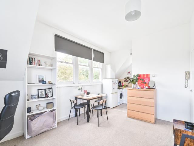 Flat for Rent in Canfield Gardnes | Foxtons