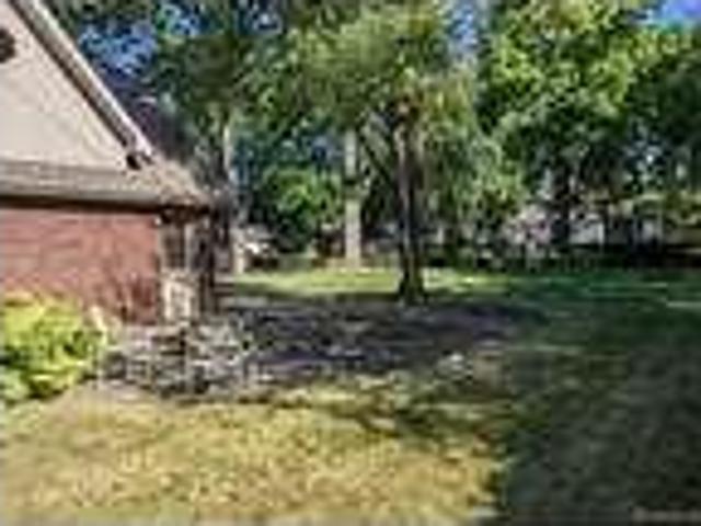 Flat For Rent In Eastpointe, Michigan