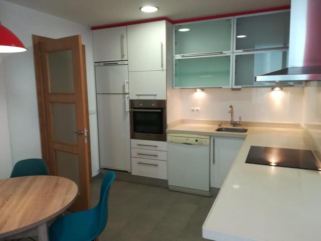 Flat for rent in Santiago de Compostela of 100 m2
