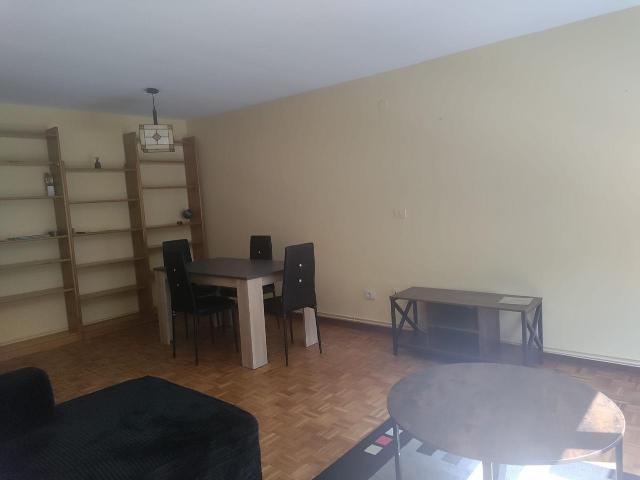 Flat for rent in Santiago de Compostela of 140 m2