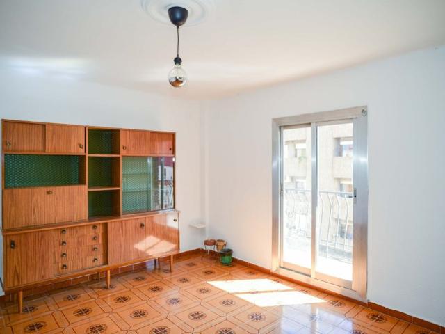 Flat for rent very well located