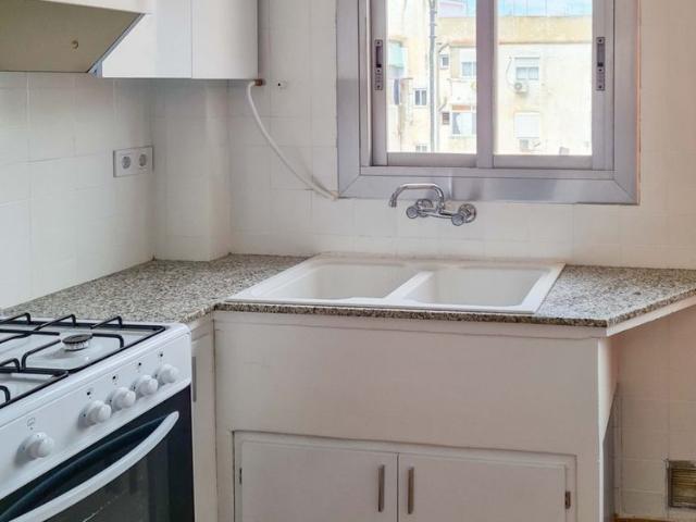 Flat for rent very well located