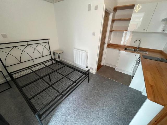 Flat For Rent Waverley Road, Southsea