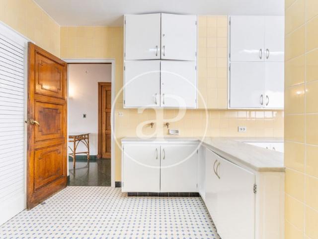 Flat for rent with views in El Mercat Valencia