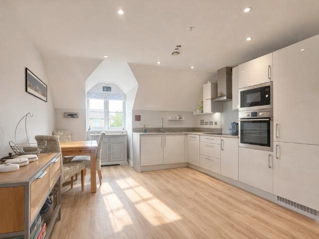2 bedroom flat for sale