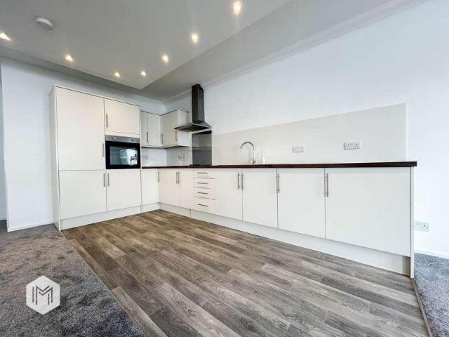 2 bed flat for sale
