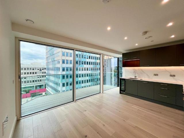 flat Goldsmith Apartments, Brigadier Walk, London