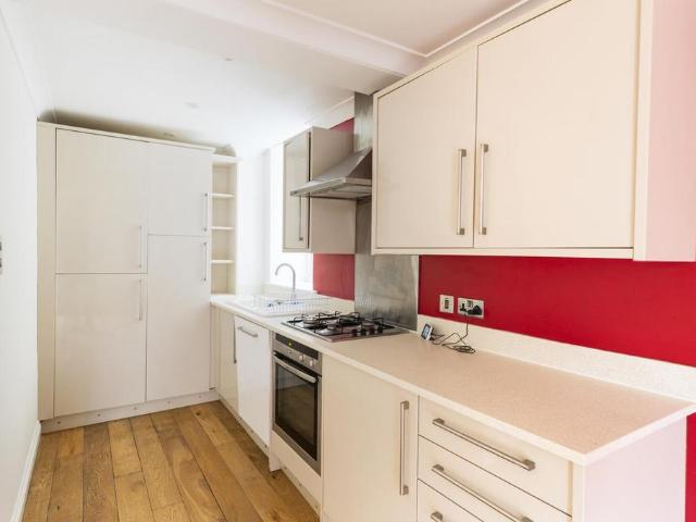 Flat Hambledon House, Cotham Road, BS6 3 bed apartment to rent £1,850 pcm £427 pw