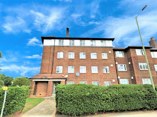 Flat, Hendon Park Mansions, Queens Road, London NW4, 2 bed flat to rent, £2,100 pcm | PrimeLocation