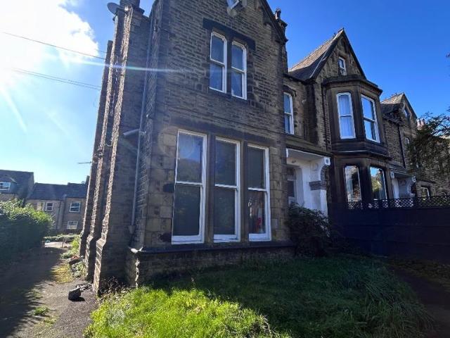 Flat, Imperial Road, Huddersfield 1 bed flat to rent £650 pcm £150 pw