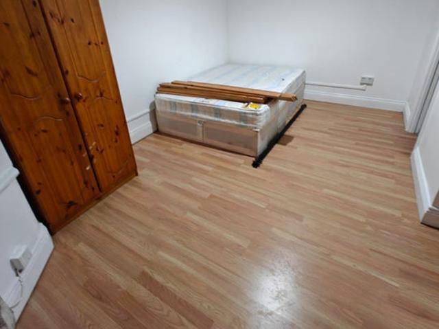 Flat in a Hight Street Leyton