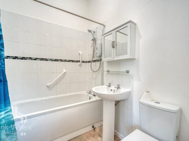 Flat in Ansdell Road North, Lytham St. Annes, Lancashire