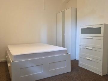 Flat in convenient city location near river Cam