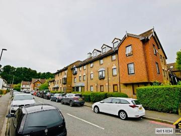 Flat in French Apartments Lansdowne Road, Purley, CR8 2PH
