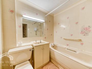 Flat in Poplar Court, Kings Road, Lytham St. Annes, Lancashire