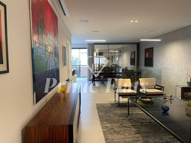 Flat para Aluguel com 3 quartos, 260 m² por R$ 40.000