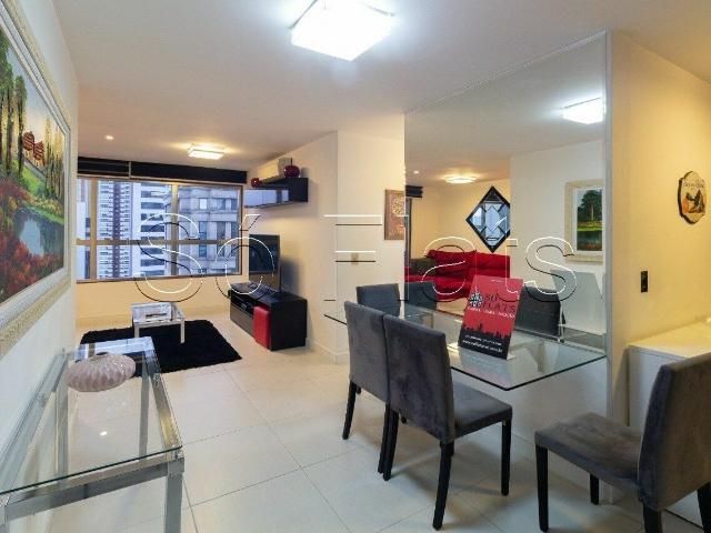 Flat para Aluguel com 2 quartos, 70 m² por R$ 7.558