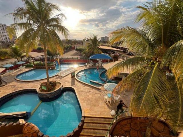 Flat pertinho do Shopping Singapura com 7 piscinas termais!