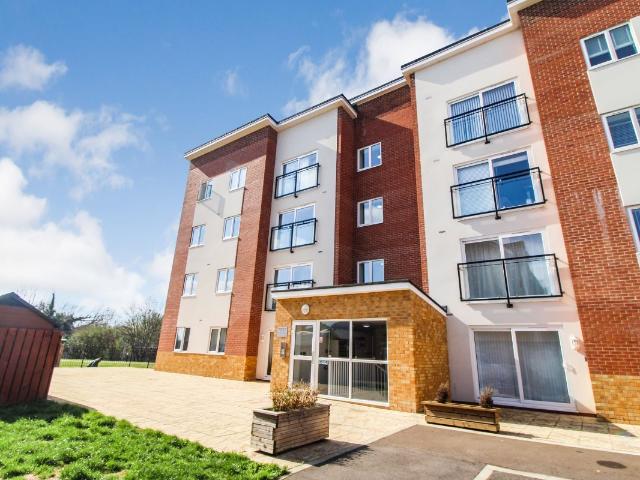 Flat, Plough House, Harrow Close, Bedford MK42, 1 bed flat to rent, £1,000 pcm | PrimeLocation
