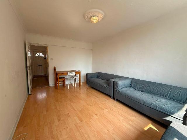 Flat, President House, King Square, London EC1V, 3 bed flat to rent, £3,300 pcm | PrimeLocation