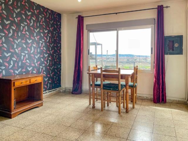 Flat Requena