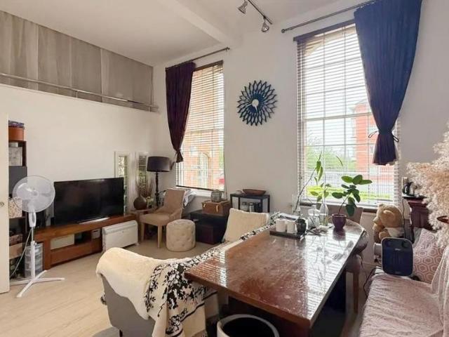 Flat Share Highcroft Hall, Highcroft. 1 bed in a flat share to rent £1,100 pcm £254 pw