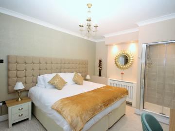 Flat Share Large room with private showers Available for Let in a HMO property