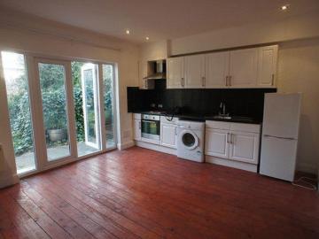 Flat, Telford Avenue, SW2 1 bed flat to rent £1,550 pcm £358 pw