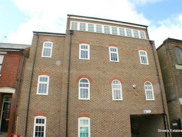 Flat, The Old Coal Yard, Westcourt. 2 bed flat to rent £1,199 pcm £277 pw