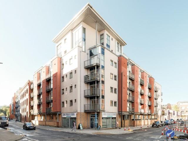Flat, Thomas Court, BS1 2 bed flat to rent £1,700 pcm £392 pw