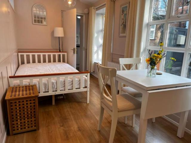 Flat To Let