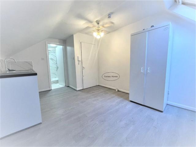 Flat To Let