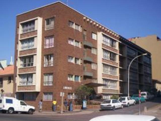 Flat to let in Durban South Beach