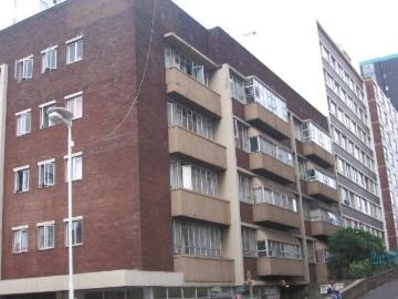 Flat to let in Durban South Beach