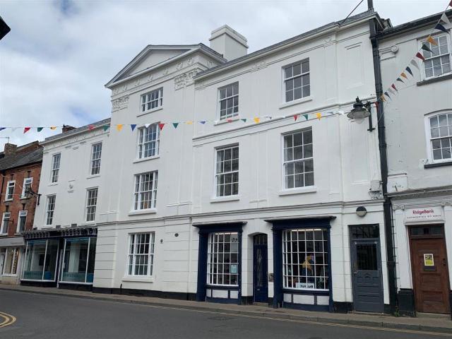 Flat to let in Kington, Herefordshire HR5 3BG | Cobb Amos
