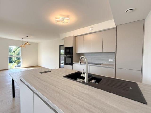 Flat to rent: Chaussee de namur 265 02, 5310 Leuze, Eghezée on Realo